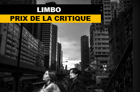Affiche de « LIMBO » avec deux personnes dans une rue bordée d’immeubles, mention « PRIX DE LA CRITIQUE ».