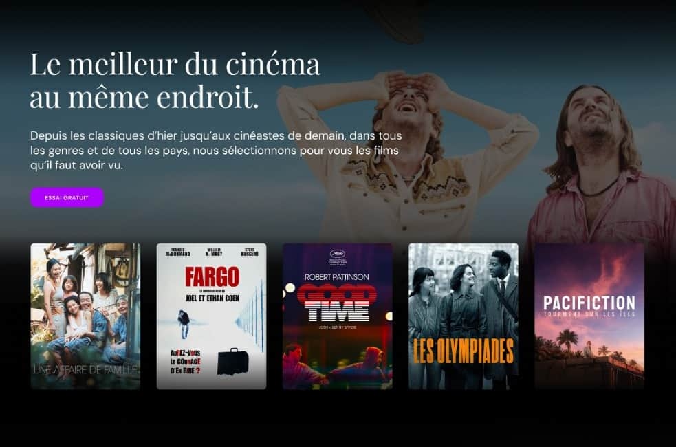 Affiche de « Le meilleur du cinéma au même endroit. » avec deux hommes, et des affiches de films en bas.
