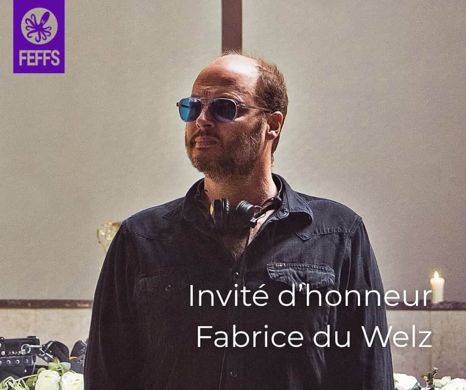 Fabrice du Welz, lunettes et casque autour du cou, avec le texte « Invité d’honneur » et le logo FEFFS.