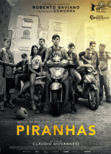 Affiche de « PIRANHAS » avec un groupe de jeunes sur des scooters dans une rue.