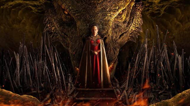 Affiche de « HOUSE OF THE DRAGON » avec une femme en robe rouge devant un dragon imposant.
