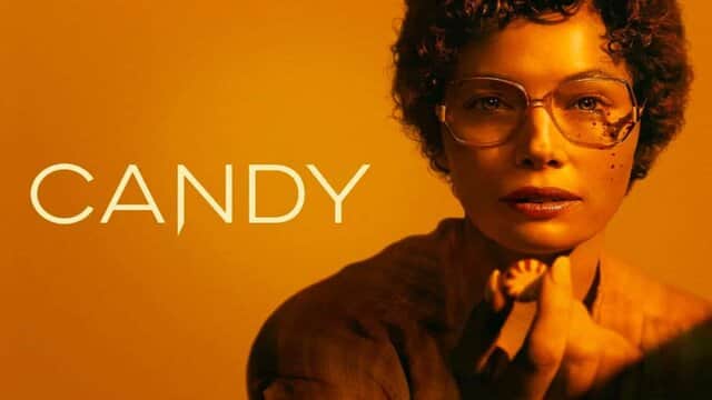 Affiche de « CANDY » avec une femme portant des lunettes et tenant un bonbon.