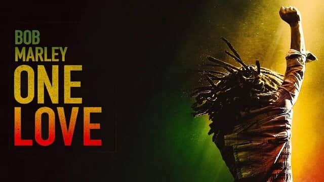 Affiche de « BOB MARLEY ONE LOVE » avec une personne levant le poing sur fond de lumière verte et jaune.