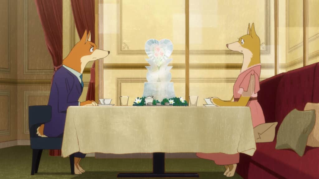 Deux renards anthropomorphes dînent face à face, séparés par un gâteau en forme de cœur.