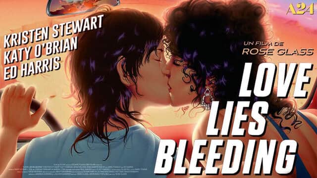 Affiche de « LOVE LIES BLEEDING » avec deux personnes s'embrassant dans une voiture, noms des acteurs et A24 visibles.