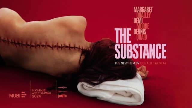 Affiche de « THE SUBSTANCE » avec une femme allongée sur le ventre, une couture visible le long de son dos.