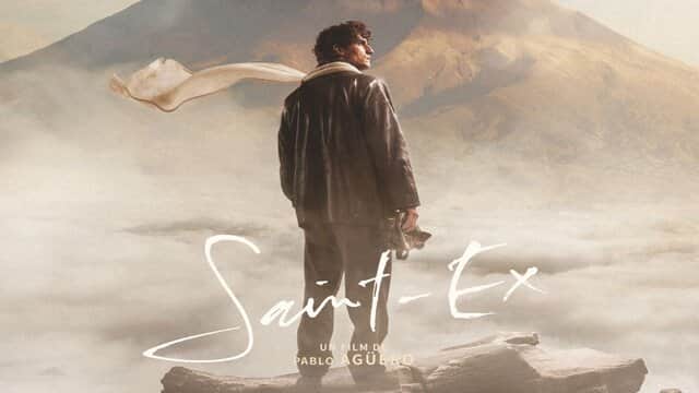 Affiche de « Saint-Ex » avec un homme de dos devant une montagne, écharpe au vent.