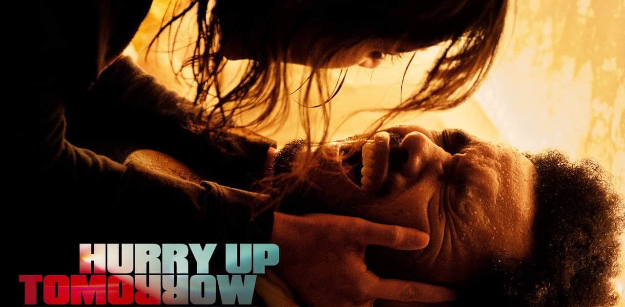 Affiche de « HURRY UP TOMORROW » avec une femme penchée sur un homme allongé, exprimant de la douleur.